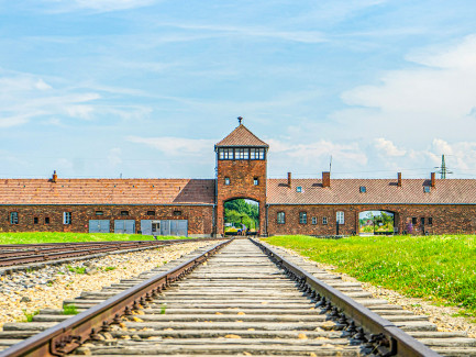 5e2309ed1a0d9ae1d5cfec64efa268e8-2660-Krakow to Auschwitz Birkenau Tours-01