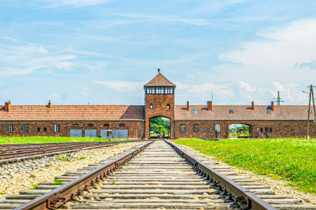 5e2309ed1a0d9ae1d5cfec64efa268e8-2660-Krakow to Auschwitz Birkenau Tours-01